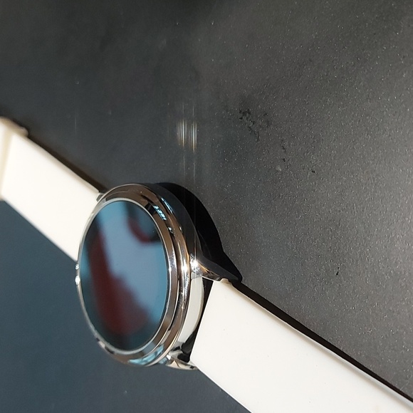 White  and Black Led watch - Picture 3 of 5